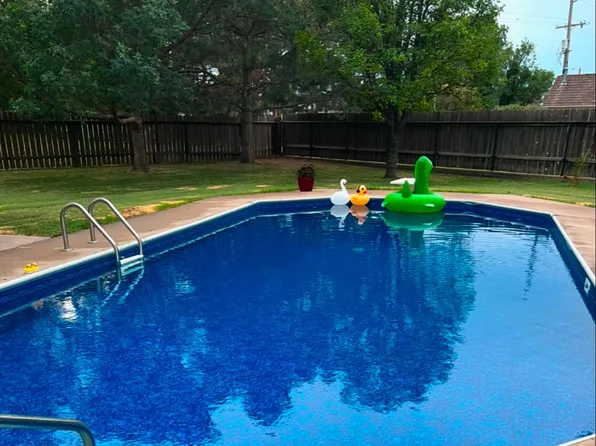 130 Aurora Dr, Russell, KS 67665