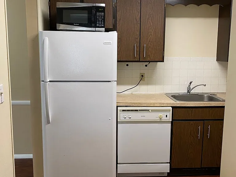 Locust Apartments 7125 — Photo 3
