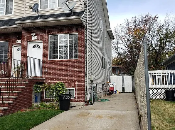 625 Goethals Rd N, Staten Island, NY 10314