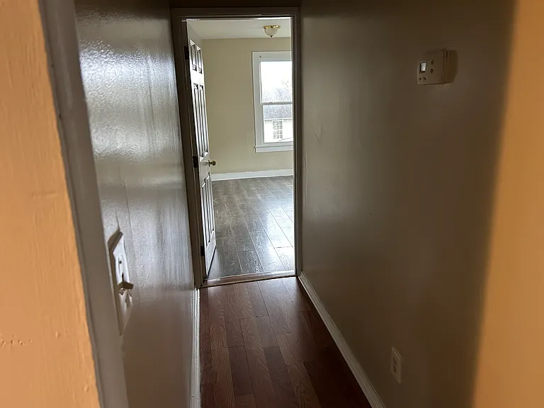 927 W Scott Ave — Photo 4