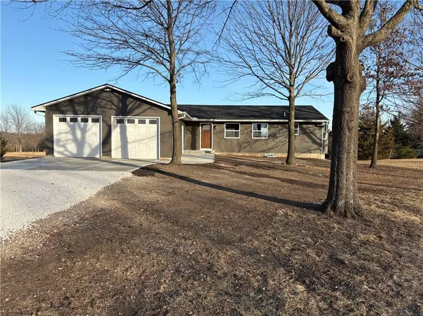 31179 Metcalf Rd, Louisburg, KS 66053