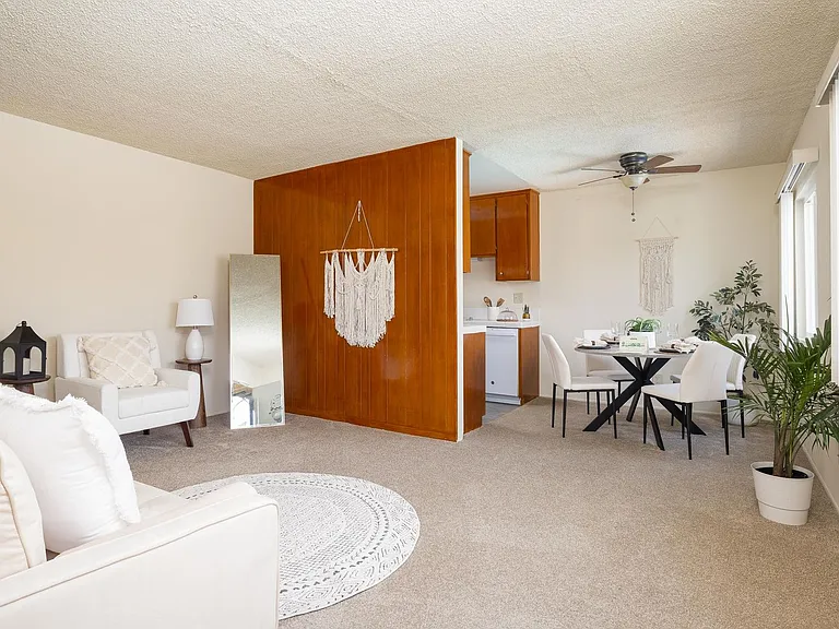 Casa De Windsor - North Clairemont — Photo 5