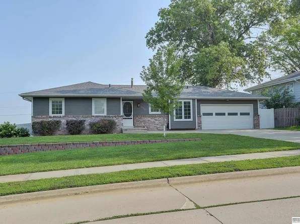 690 Elm St, Springfield, NE 68059