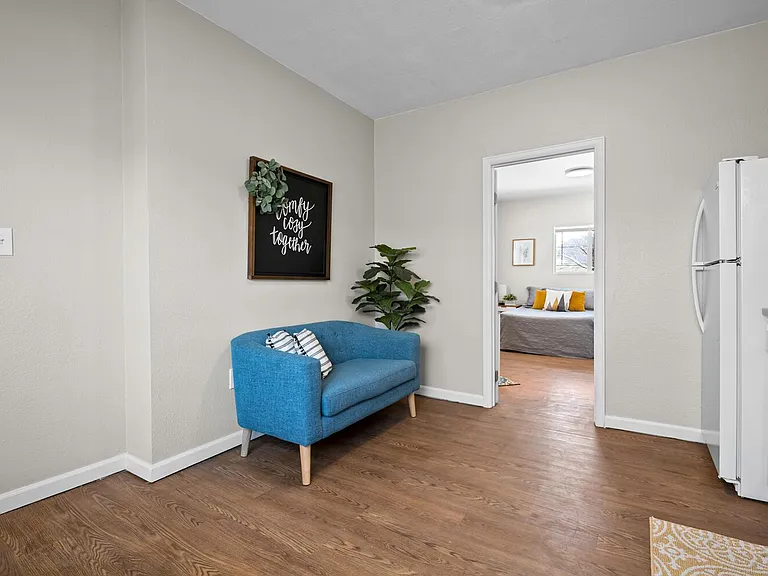 895 Grove St #B — Photo 8