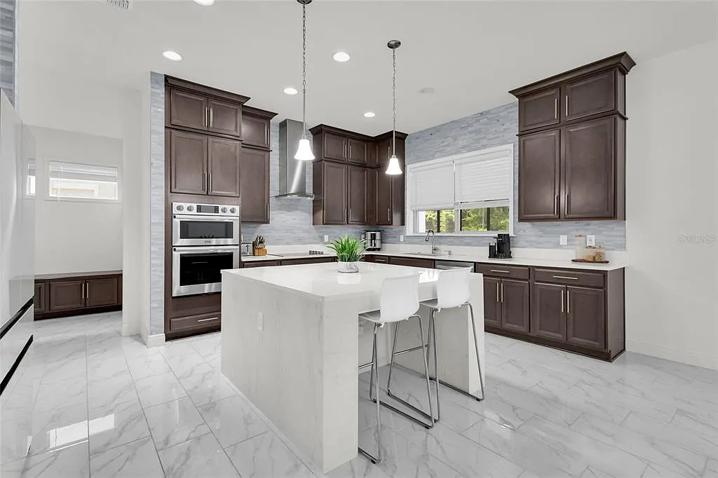 5 bed, 5.0 bath, 3807 sqft, $6,500 — Photo 3