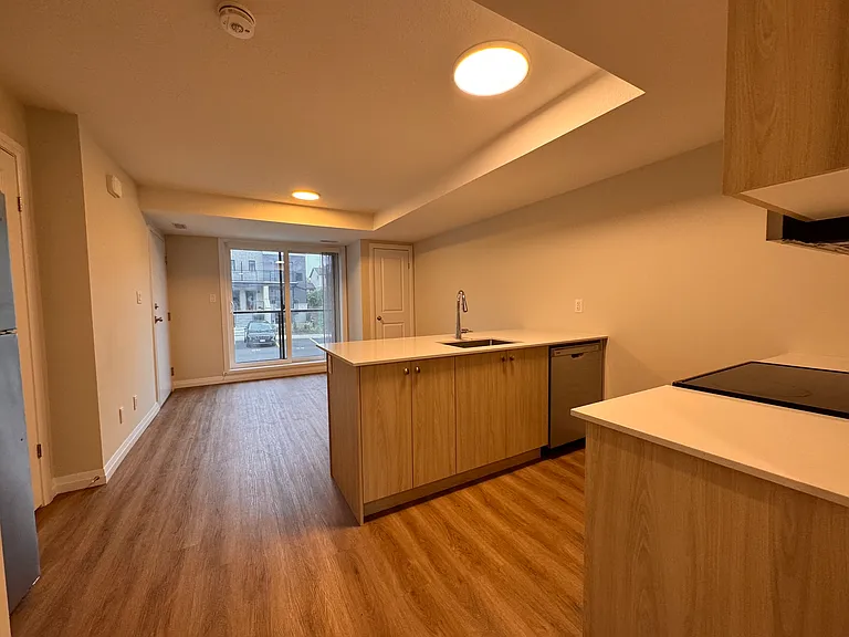 410 Northfield Dr W #D9 — Photo 5