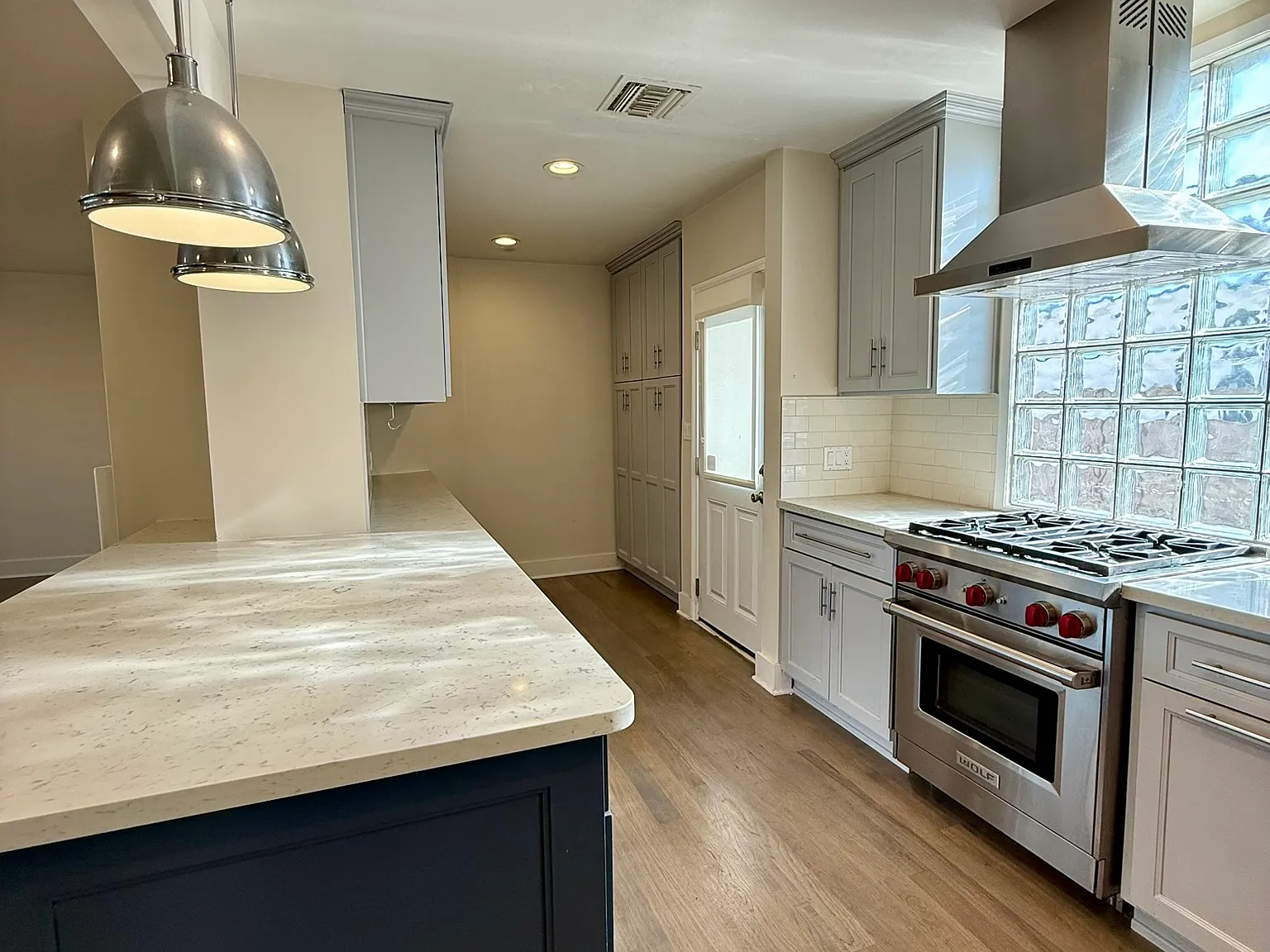 3 bed, 3.5 bath, 1836 sqft, $10,500 — Photo 4