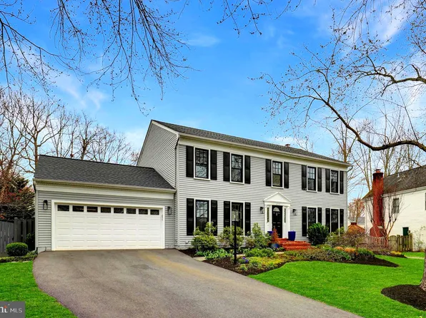 6221 Stonehunt Pl, Clifton, VA 20124