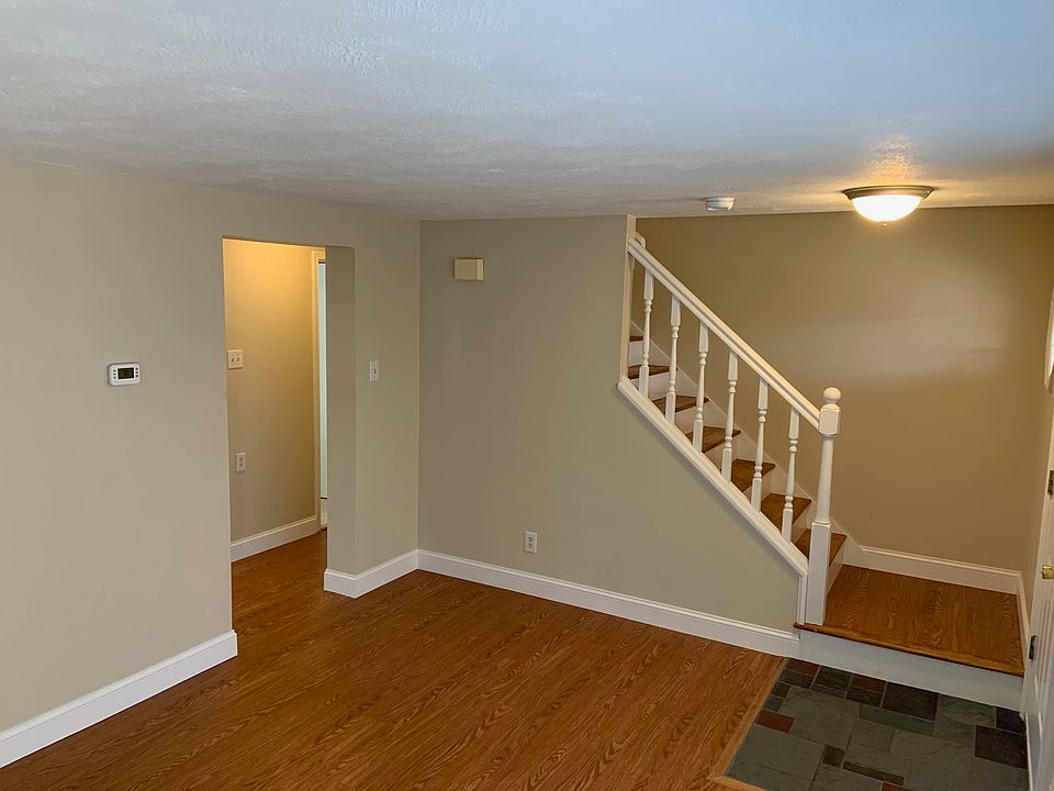 1st image of 32 Bowles Ct
