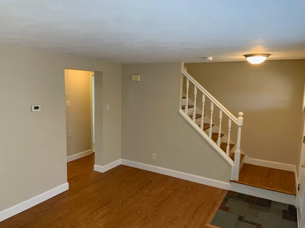 32 Bowles Ct, Pawtucket, RI 02860