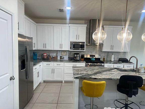 4th image of 3803 Sun Valley Dr