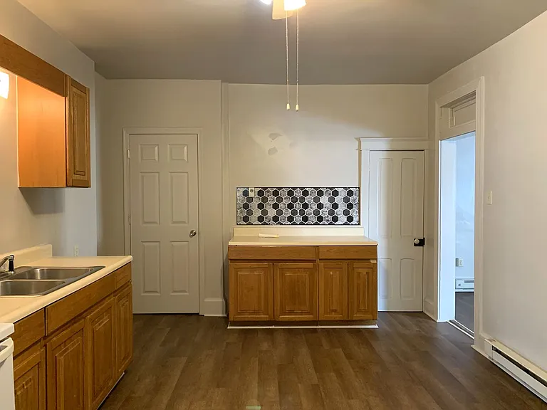 204 Lincoln Way E — Photo 5
