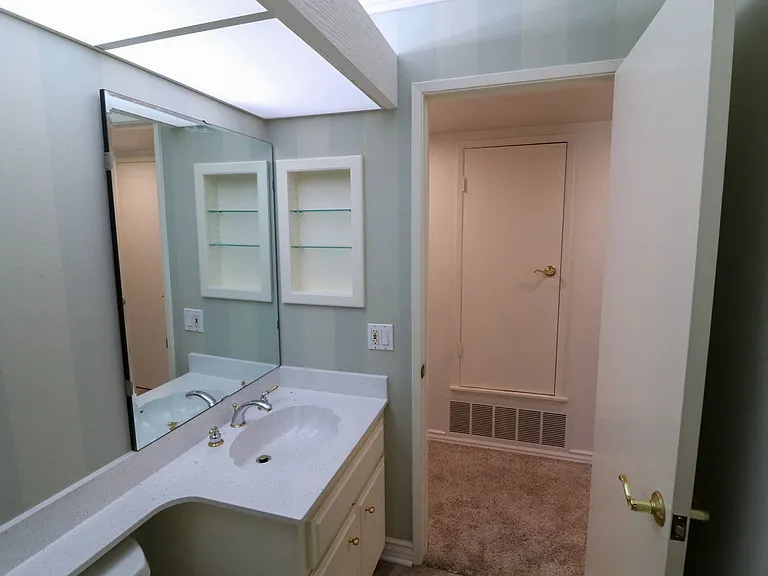 1050 Pacifica Dr — Photo 26