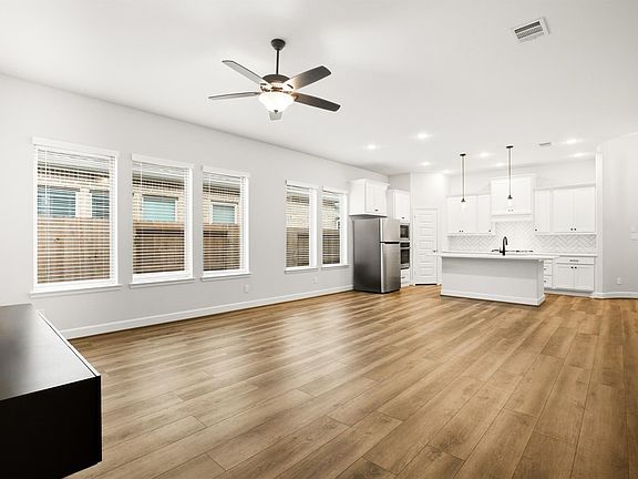 4th image of 2539 Summer Peach St
