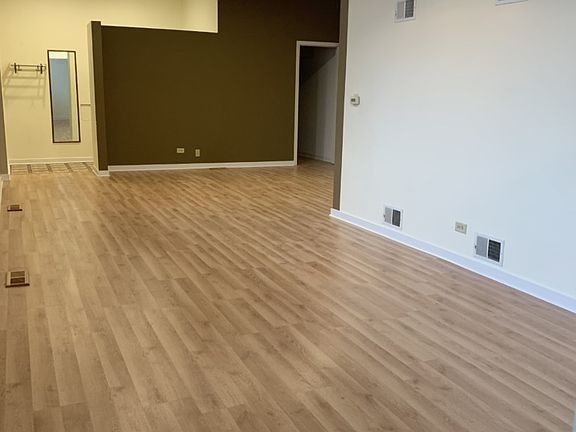 2nd image of 1959 W Melrose St #1
