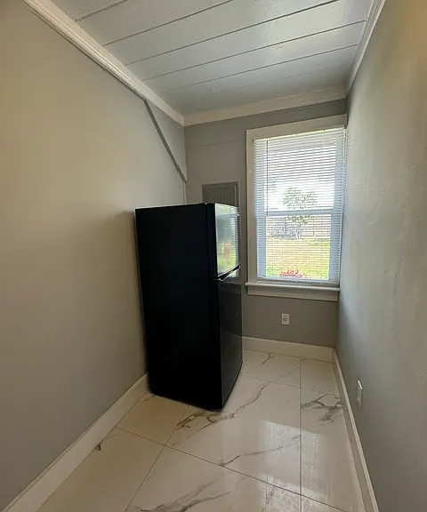 921 N 19th Ave #9 — Photo 1