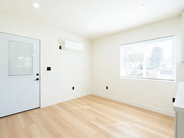 11009 Reseda Blvd — Photo 9