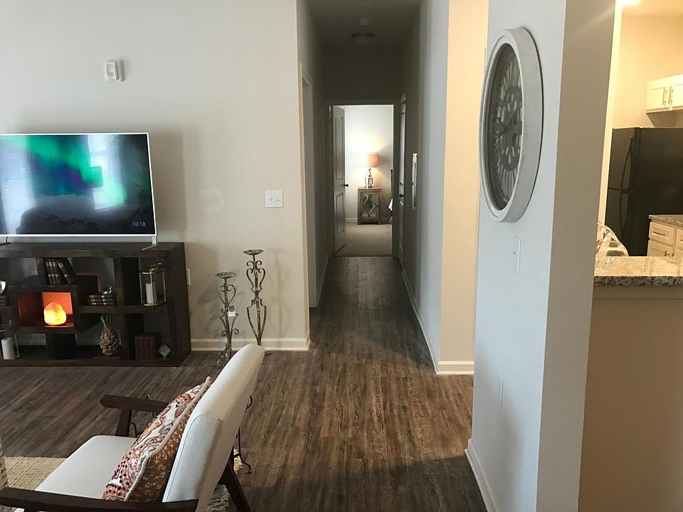 1st image of 3028 NE Shades Valley Ln