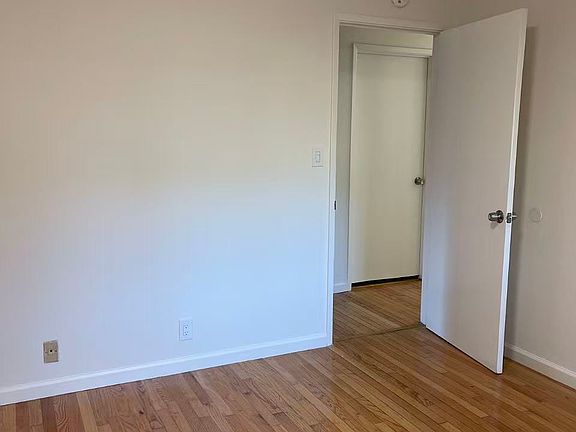 5th image of 272 Athol Ave #B