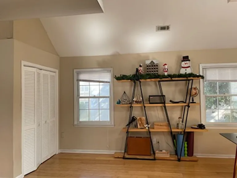 520 W Hancock St — Photo 4