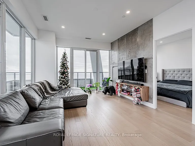 20 Shore Breeze Dr #LPH05B — Photo 11
