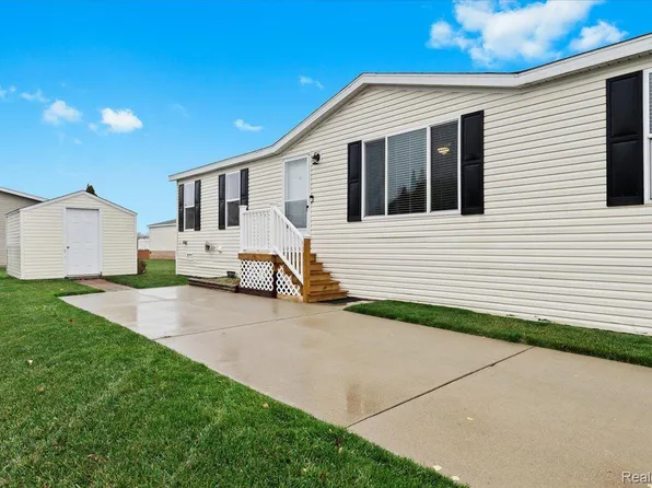 11198 Shady Grove Ct, South Lyon, MI 48178