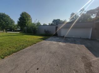 2940 Flossmoor Rd, Flossmoor, IL 60422