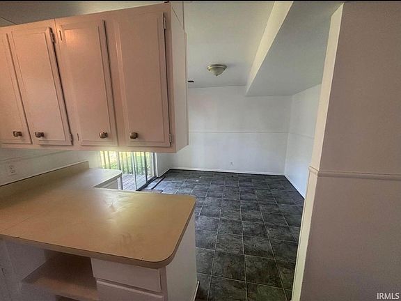 5th image of 2401 Beech Dr