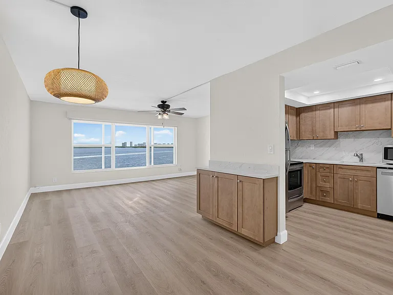 52 Yacht Club Dr #305 — Photo 28