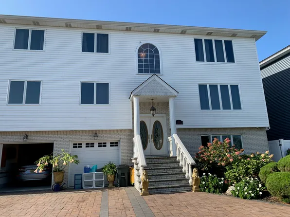 18 Willow Wood Ct #1, East Rutherford, NJ 07073