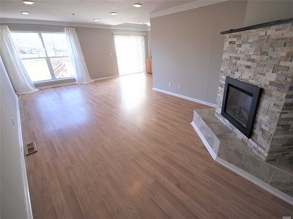 5th image of 102 Caroline Ct