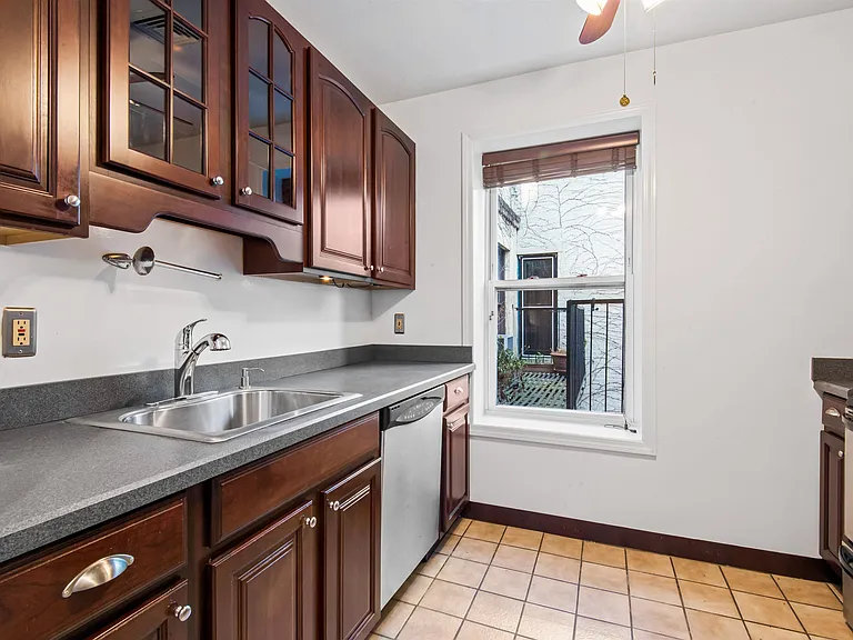 300 Hudson St #13 — Photo 11
