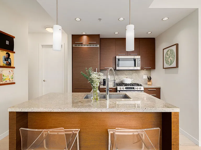 2528 Maple St #305 — Photo 5