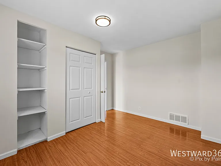 325 E Lake St — Photo 12
