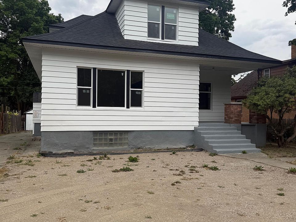 1st image of 3415 S Grand Blvd