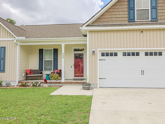 5th image of 223 Holly Grove Court E