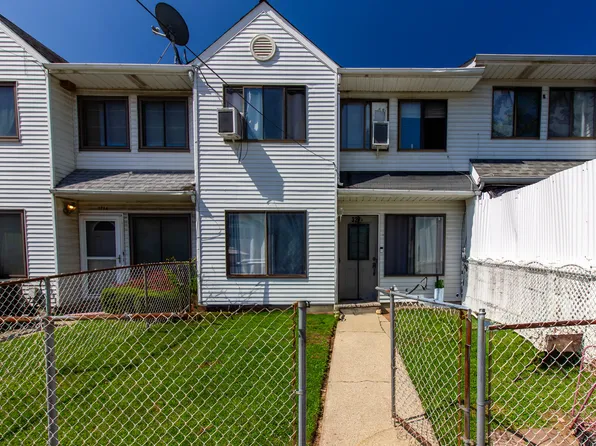327a Mersereau Avenue A image 2 of 13
