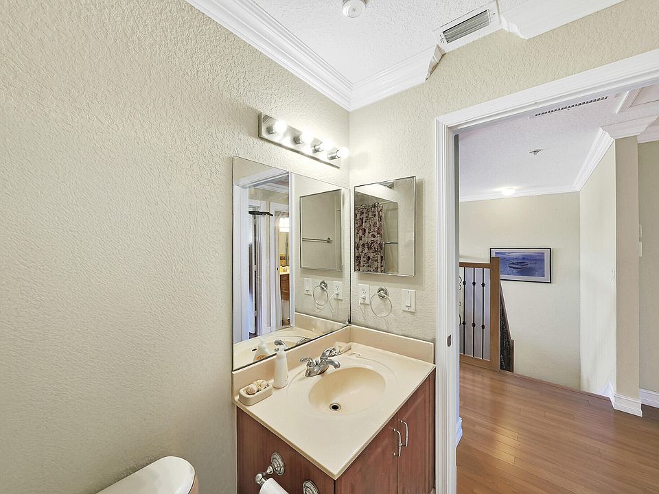 1st image of 3276 Commodore Court