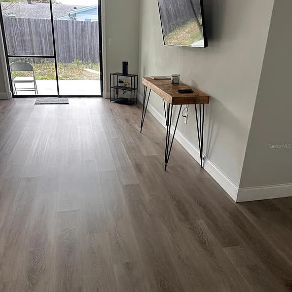 802 Gregory Ln — Photo 2