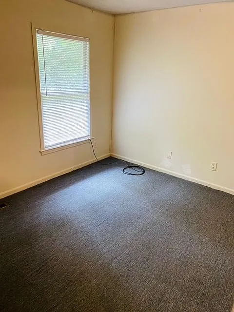 105 Toby Cir — Photo 2