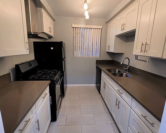 3rd image of 1132 S Oakhurst Dr APT 2