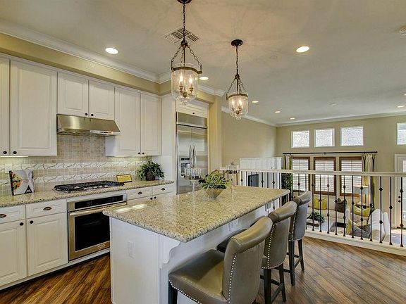 4th image of 429 Jacquelyn Ln