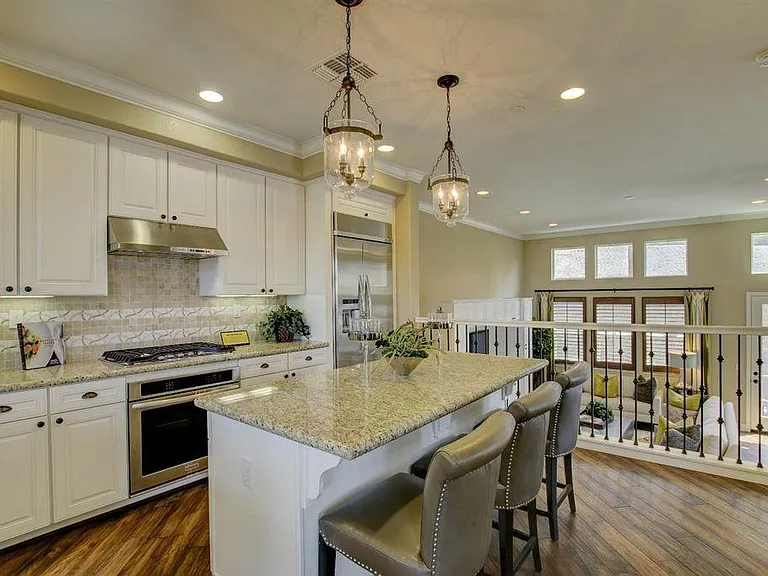 429 Jacquelyn Ln — Photo 4