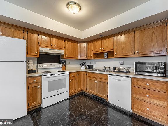 5th image of 1918 Weaver St APT 5
