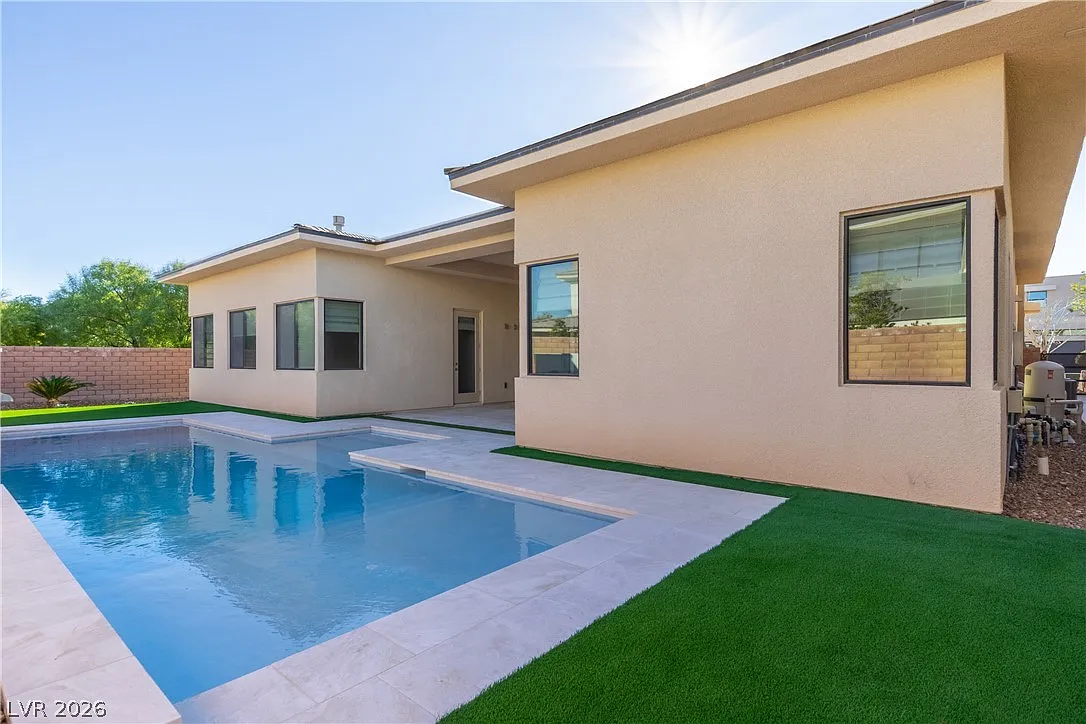 3 bed, 3.5 bath, 3797 sqft, $9,500 — Photo 2