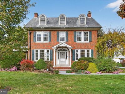 379 E Main St, Leola, PA, 17540