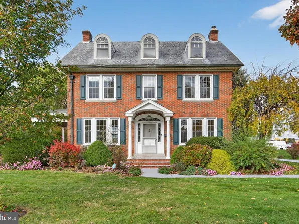 379 E Main St, Leola, PA 17540