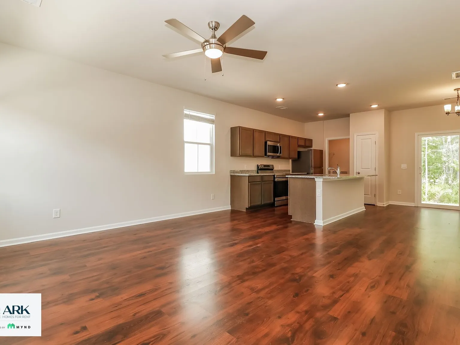 3 bed, 2.5 bath, 1315 sqft, $1,849 — Photo 3