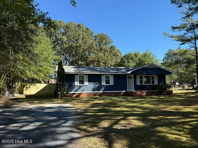 3 bed, 1.5 bath, 1340 sqft, $1,600 — Photo 2