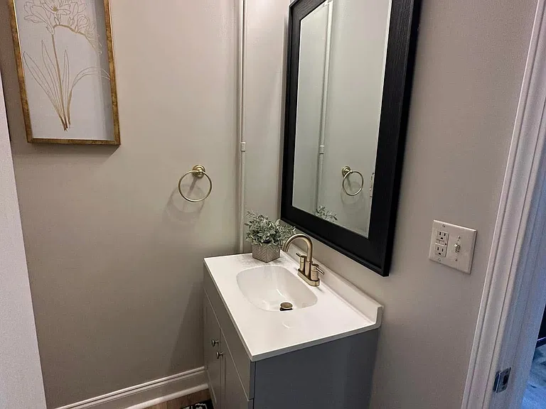 108 S Franklin St #7 — Photo 7